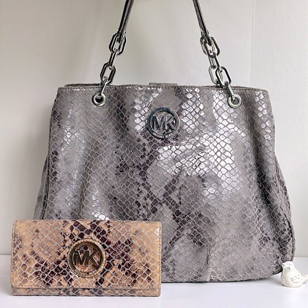 Michael Kors Leather Shoulder Bag And Wallet